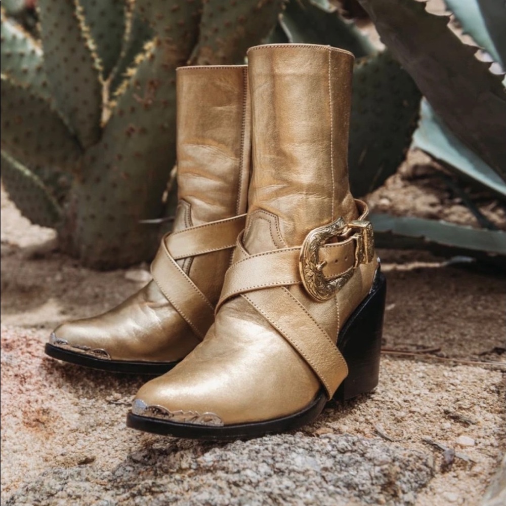 Wandering Coyote Cookie Boots